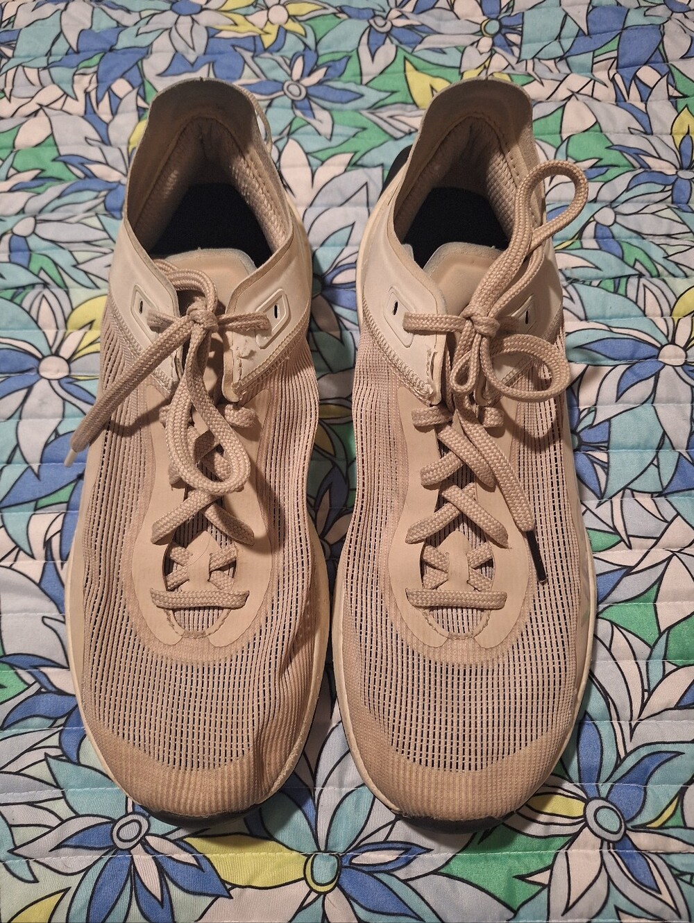 Womens Lightweight Breathable Lace-Up Sneakers - Beige Vasque 9.5